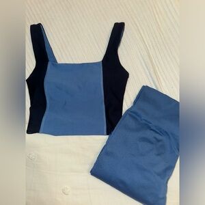 A&F workout set size XS top size S